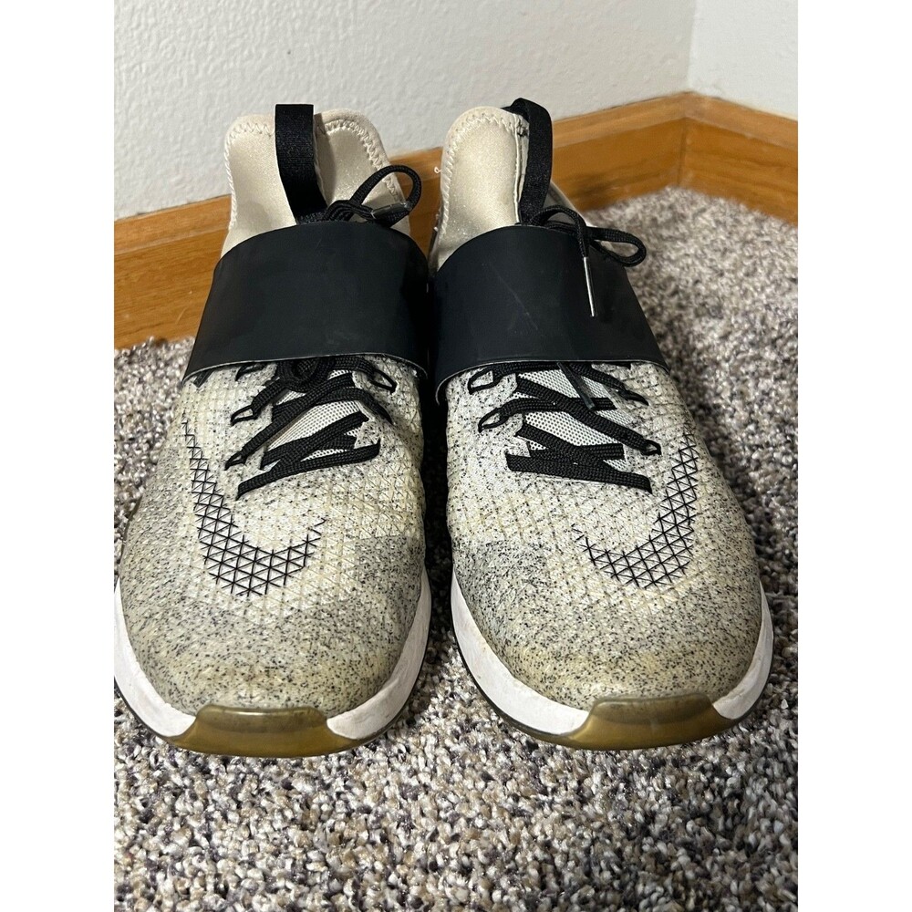 Nike 843975 Womens 8.5 Air Zoom Strong Low Top Running Training Shoes Sneakers